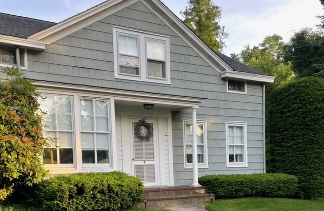 Historic home walking distance to downtown, the harbor, and restaurants!