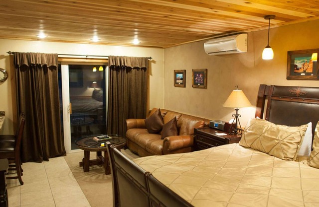 Historic Mainstreet Park City - Junior Suite #43 - Cleaning fees included!