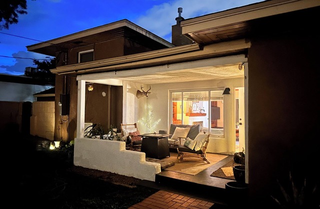 Historic, mid-century retreat w/backyard oasis. 15 Min to Balloon Fiesta Park