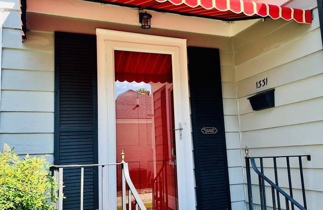 Historic Parkside Cottage in Savannah
