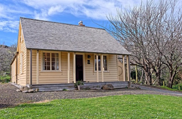 Historic Pavitt Cottage - Robinsons Bay Holiday Home