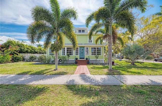 Historic Punta Gorda house with private heated pool sleeps 2-13