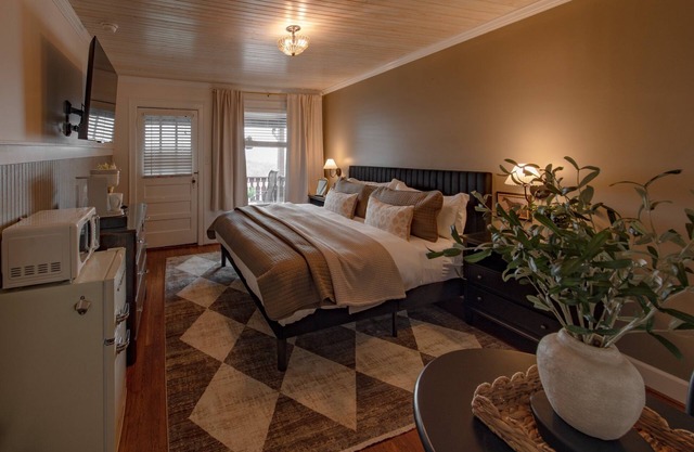 Historic Riverview Inn | Four