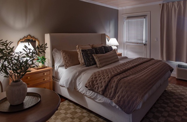 Historic Riverview Inn | Six
