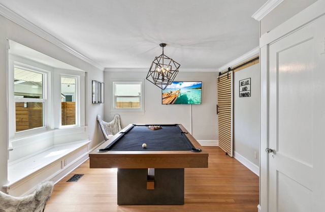Historic Waterfront 3/2 With Yard & Soaking Tub