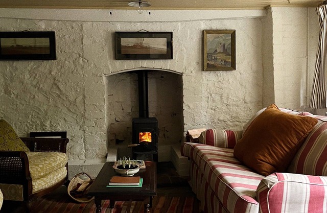 Historical Little Mill Cottage, Moments From Mountains and Market Town