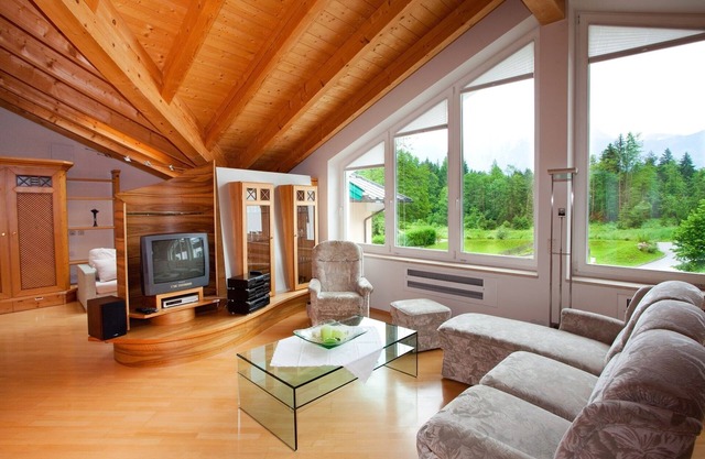 Hochkalter für 2-4 Pers., ca. 120 m², 2 Schlafzimmer, Wohnzimmer mit integr. Küche, Bad mit Dampfdusche u. Whirlp