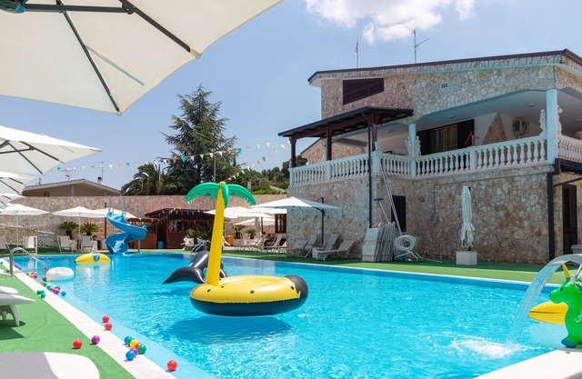 Holiday Home "In Villa sulla Murgia Quattro" with Pool, Garden & Wi-Fi