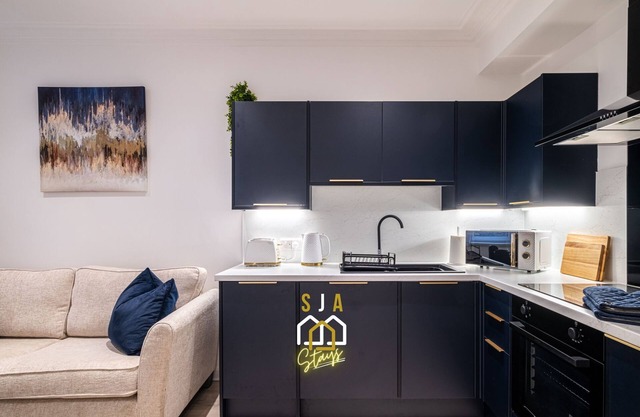 Holburn Hideaway-SJA Stays-Luxury 2 Bed Apartment