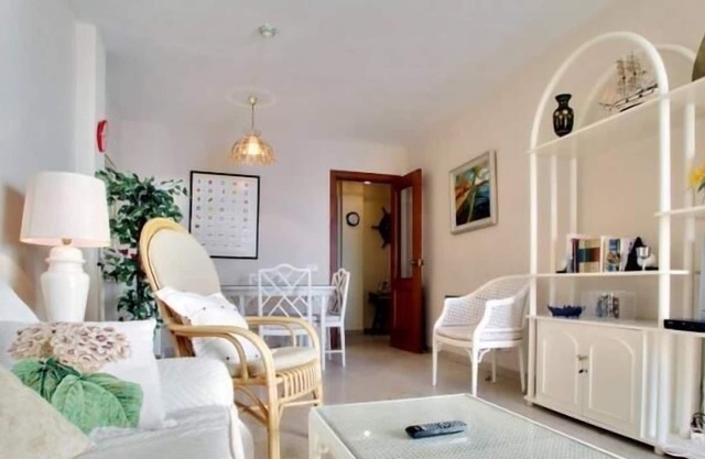 Holi- Rent Veramar Cozy apartment with pool and WiFi at Estepona