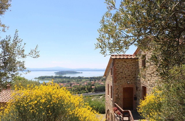 Holiday Home with wonderful view on Trasimeno Lake