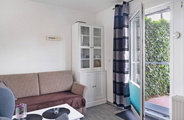 Holiday Apartment 12 in Haus Borkum with Private Terrace and Wi-Fi