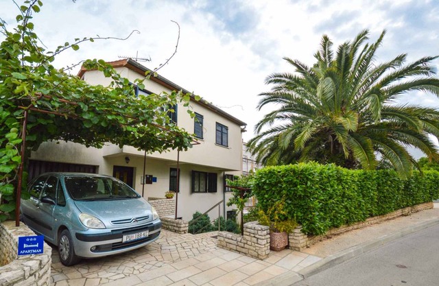 Holiday apartment 150 m from the beach