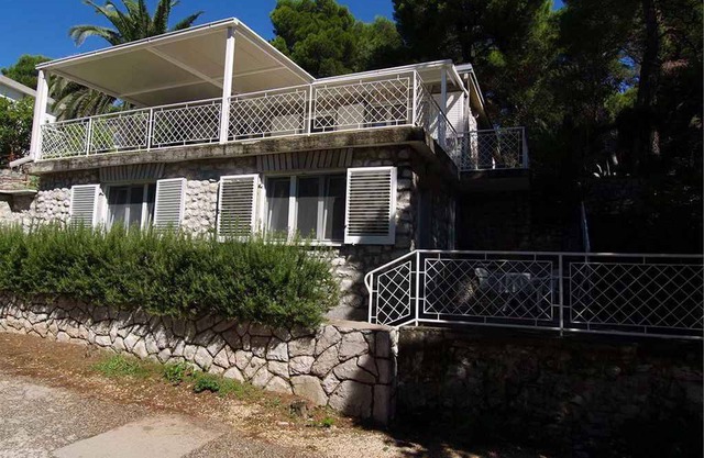 Holiday apartment With sea view 150 m from the beach