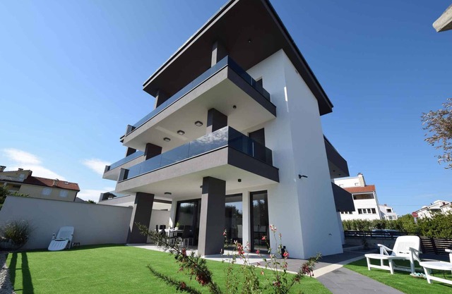 Holiday apartment 150 m from the beach