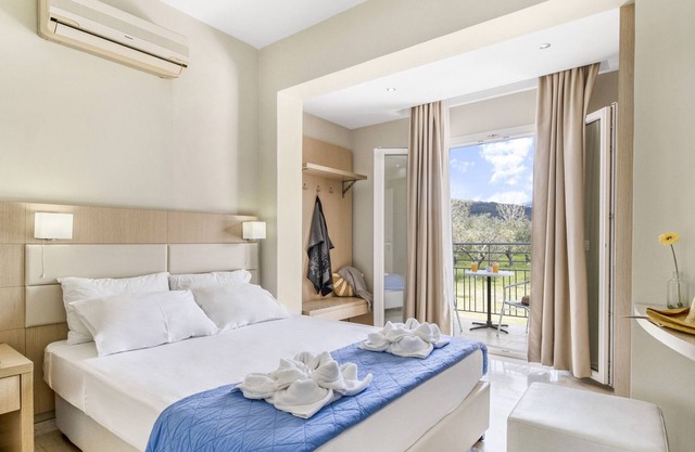 Holiday Apartment 'Cosmos 4' close to the Beach with Shared Terrace & Wi-Fi