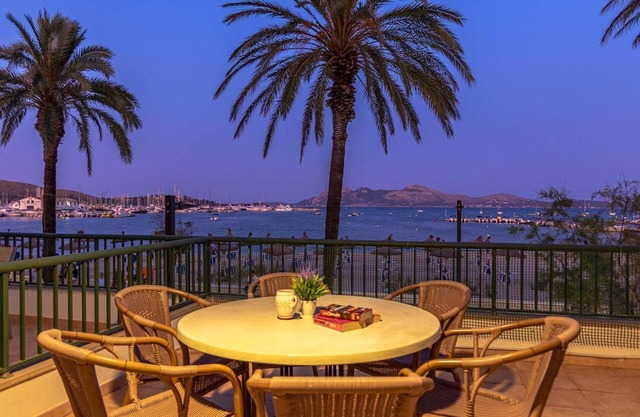 Holiday Apartment 'Daniela' next to the Beach with Sea View, A/C, Balcony & Wi-Fi