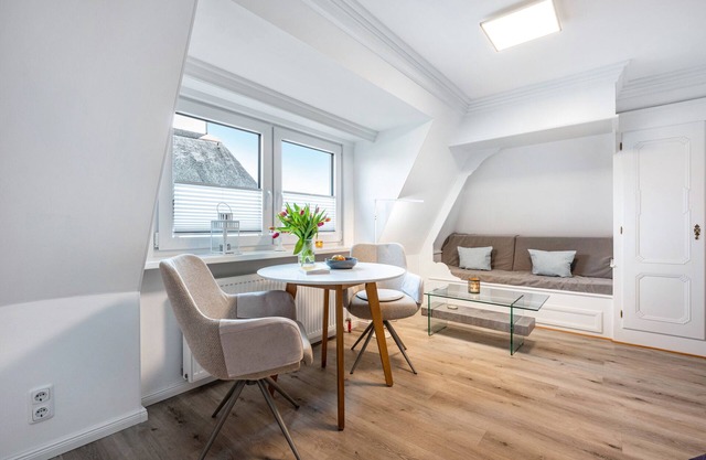 Holiday Apartment 'Westsee OG Friesenstil Modern' close to the Beach with Shared Garden & Wi-Fi