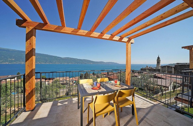 Holiday apartment Gargnano for 4 persons with 2 bedrooms - Row house