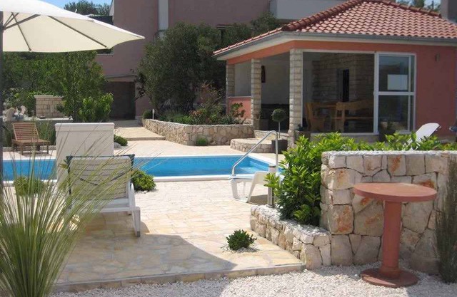 Holiday apartment with use of pool