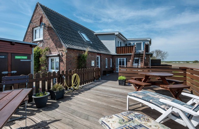 Holiday Apartment 'Huus Achtern Diek' with Shared Terrace and Wi-Fi