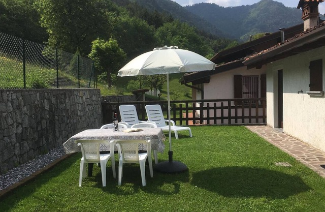 Holiday apartment Idro for 1 - 4 persons with 2 bedrooms - Twin house