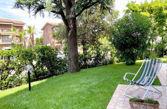 Holiday apartment 200 m to the beach