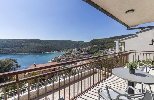 Holiday apartment mit Klimaanlage und Meerblick