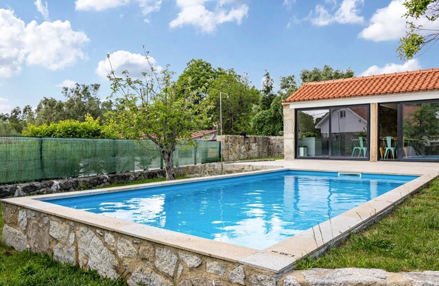 Holiday Apartment 'Casa do Mestre T2' with Mountain View, Pool and Wi-Fi
