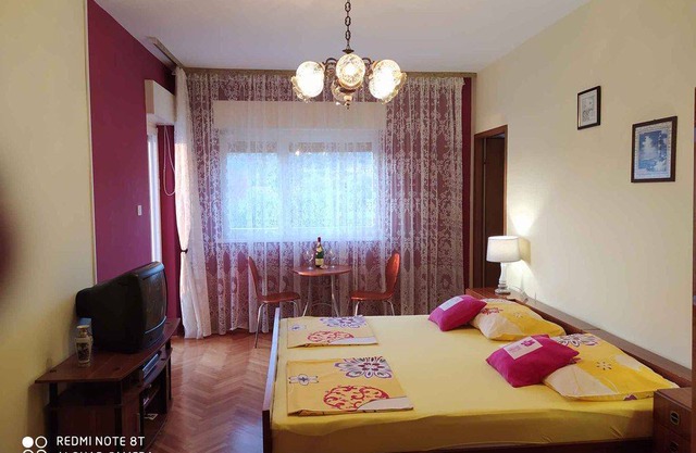 Holiday apartment with sea view 60 m from the beach