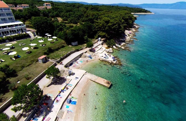 Holiday apartment with air conditioning, internet access, washing machine and dishwasher