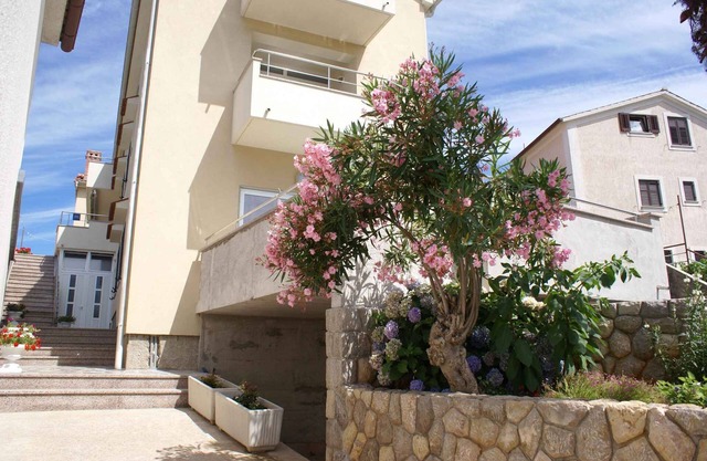 Holiday apartment with air conditioning, just 50 meters from the sea