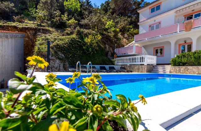 Holiday apartment with Pool and Internet