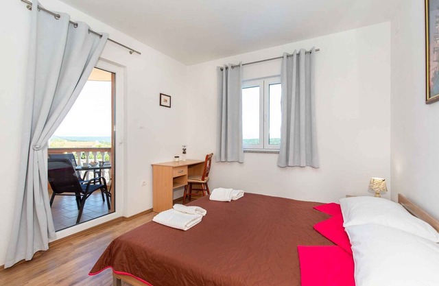 Holiday apartment with use of pool