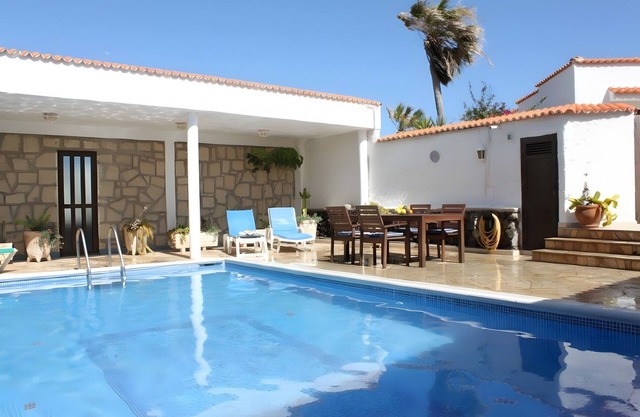 Holiday Chalet 'Chalet Poris' with Sea Views, Private Pool and Wi-Fi