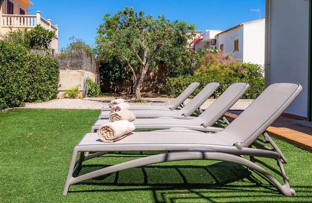 Holiday Home "Can Roig Loft" with Mountain View, Wi-Fi, Balcony, Terrace & Garden