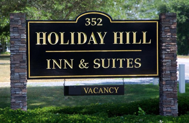 Holiday Hill Inn & Suites