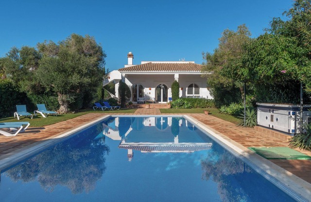 Holiday Home 'Iris' with Private Pool, Wi-Fi and Air Conditioning