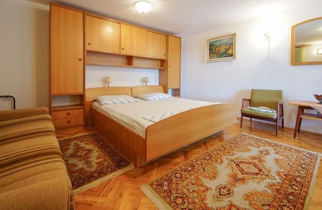 Holiday Home 193308 - Holiday Apartment 233434