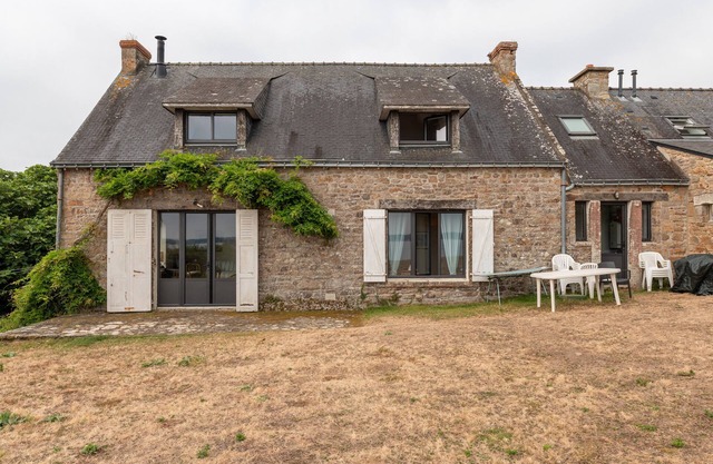 Holiday Home 'Belle Familiale' with Sea View, Private Terrace and Wi-Fi