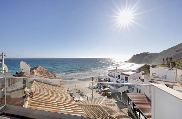 Holiday Home 'Casinha' with Sea View, Wi-Fi and Air Conditioning