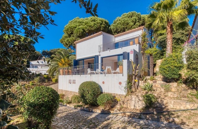 Holiday Home "Costacabana - Casa Adora" with Mountain View, Shared Pool & Wi-Fi