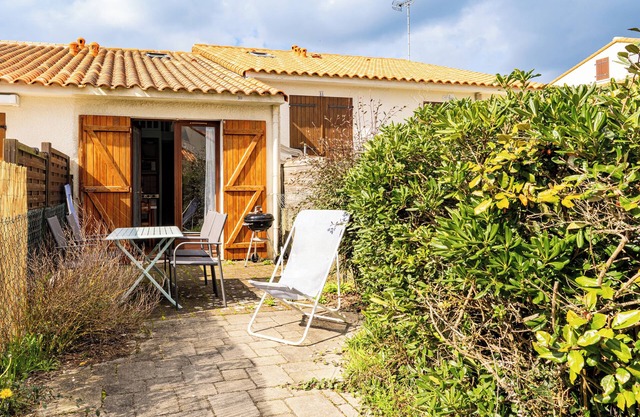 Holiday Home 'Esprit Familiale Et Océan' with Private Pool, Private Garden and Balcony