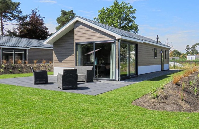 Holiday Home EuroParcs Resort Zilverstrand-1