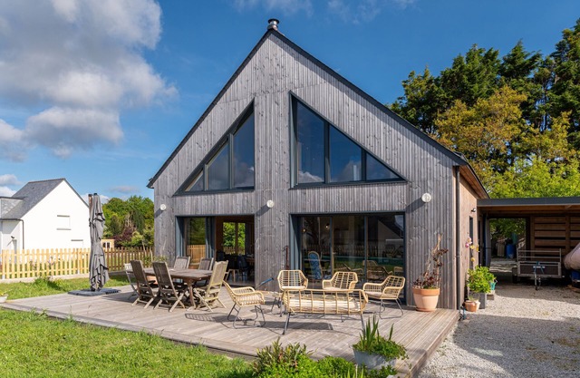 Holiday Home 'Gite Ty Laouen' with Private Terrace and Wi-Fi