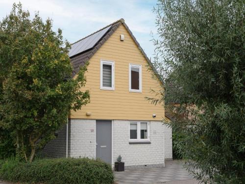 Holiday Home in Quiet Park with Garden