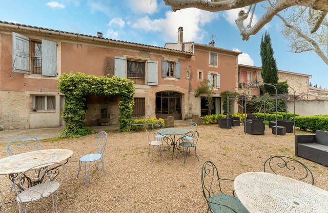 Holiday Home 'Le Mas Saint Pierre' with Private Terrace, Private Garden and Wi-Fi