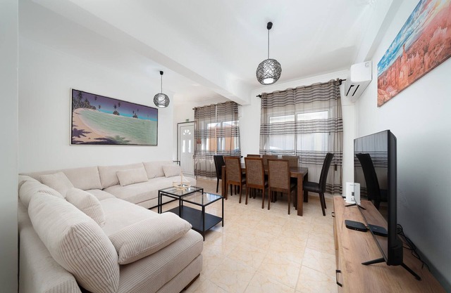 Holiday Home 'Linda' with Private Terrace, Wi-Fi and Air Conditioning