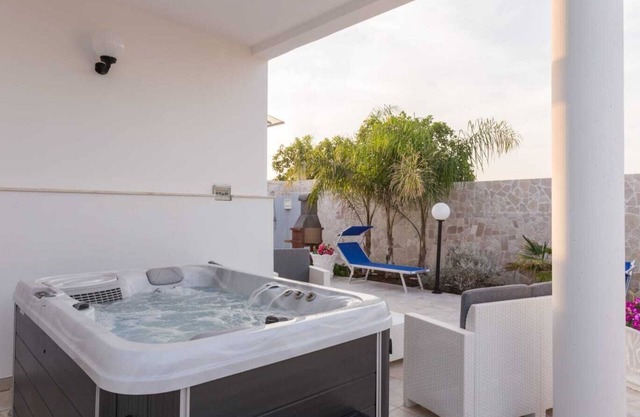 Holiday Home 'Luna Rossa Salento - Casa Blu' close to the Sea with Whirlpool