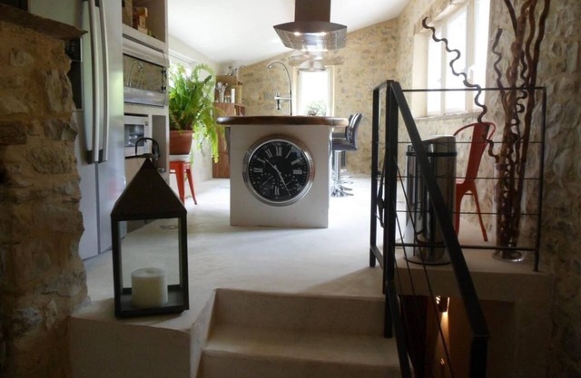 Holiday Home 'Luxueuse Bergerie Pied Du Ventoux' with Mountain View, Shared Terrace and Wi-Fi